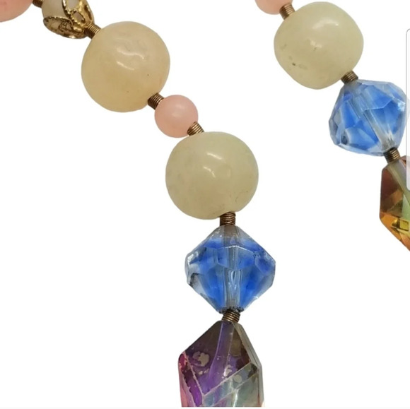 VINTAGE 1950s PASTEL & AURORA BOREALIS ACRYLIC BEAD NECKLACE - Picture 5 of 7